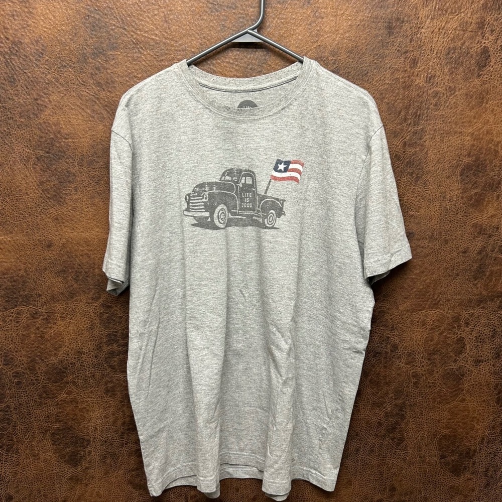 Life is Good Mens XL Gray Grey Flag Truck USA America‎ Short Sleeve Shirt Unisex